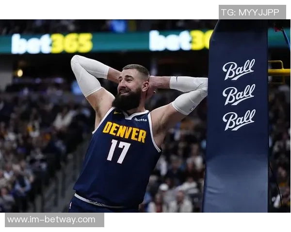 穆雷称赞瓦兰实力被低估认为其篮下表现稳定对抗能力强大 穆雷称赞瓦兰实力被低估认为其篮下表现稳定对抗能力强大