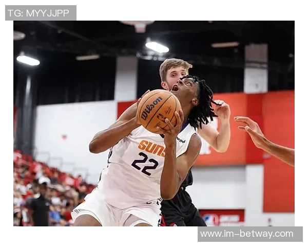 太阳队宣布裁掉前锋CJ亨特利双向球员身份终止